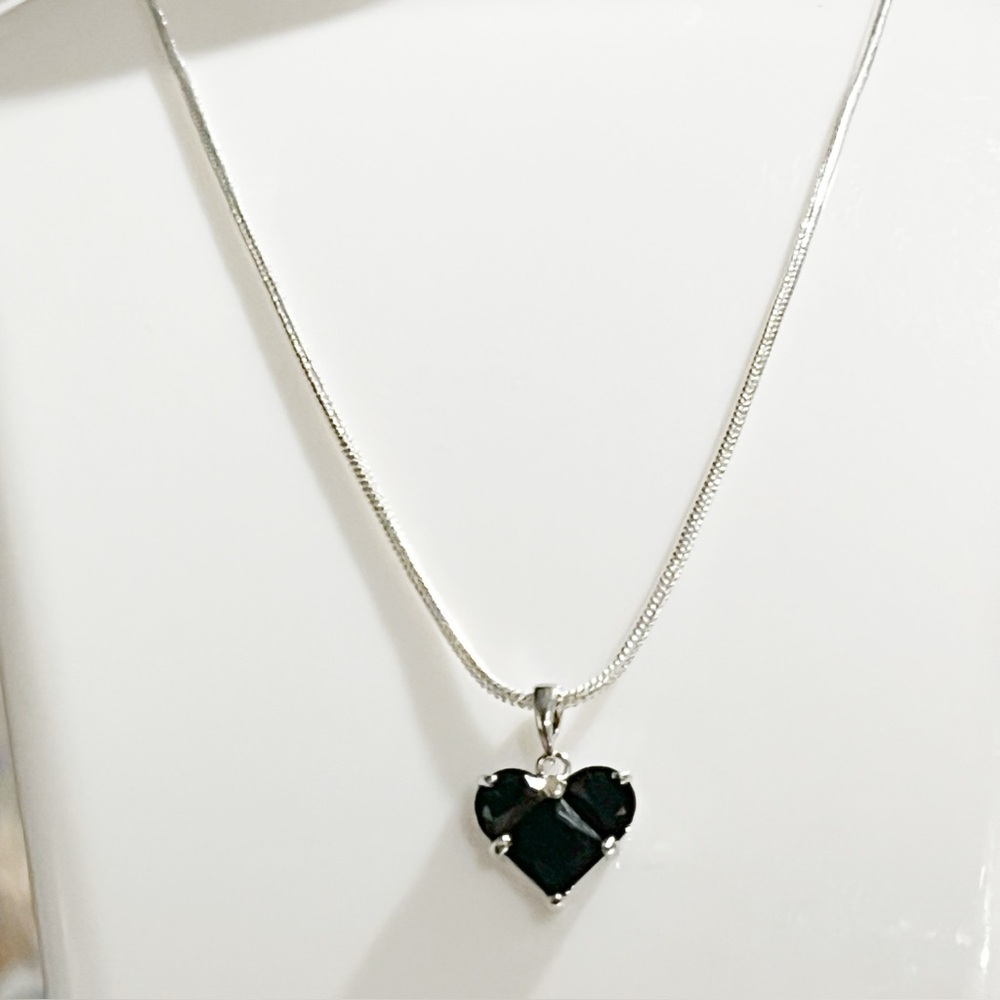 Black Heart Pendant Necklace – Silver Tone